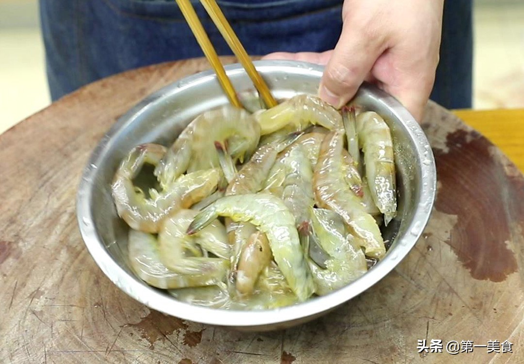 炸蝦的做法,炸蝦的做法大全家常視頻
