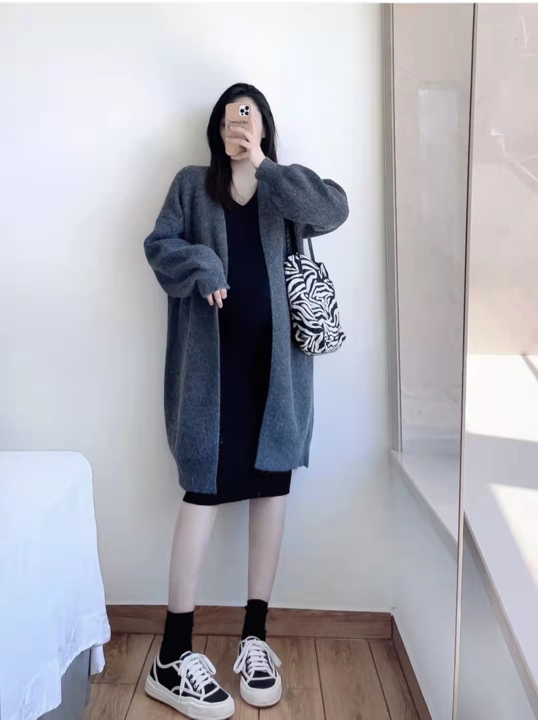 孕妇穿搭:慵懒休闲运动风的一套,外套是超爱的毛衣开衫,开衫自带慵懒