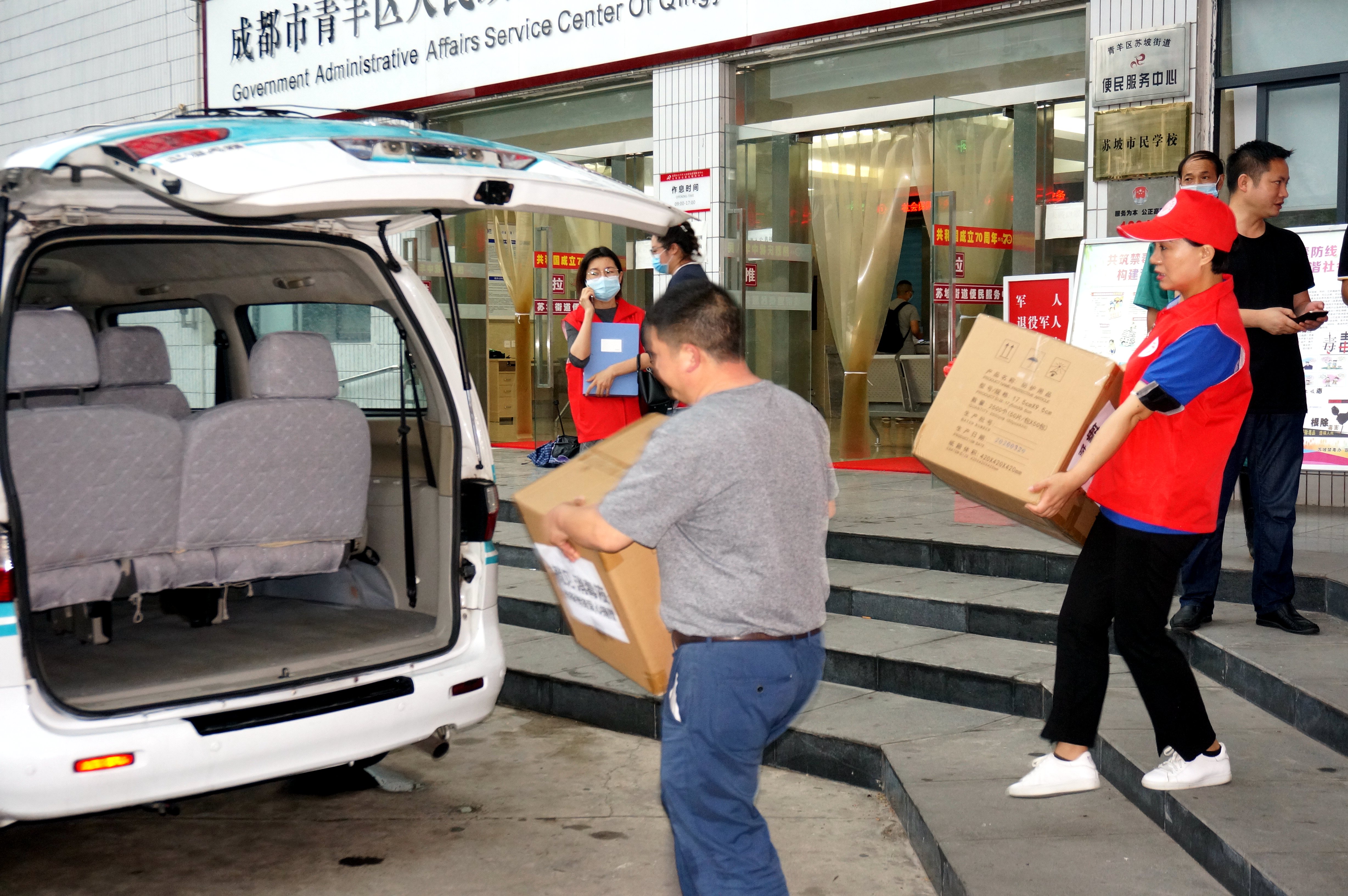 四川省众扶慈善基金会向苏坡街道办事处捐赠防疫物资