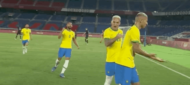 2014年巴西男足世界杯(理查利森戴帽！两次“割喉”庆祝动作，半场巴西3-0领先德国)