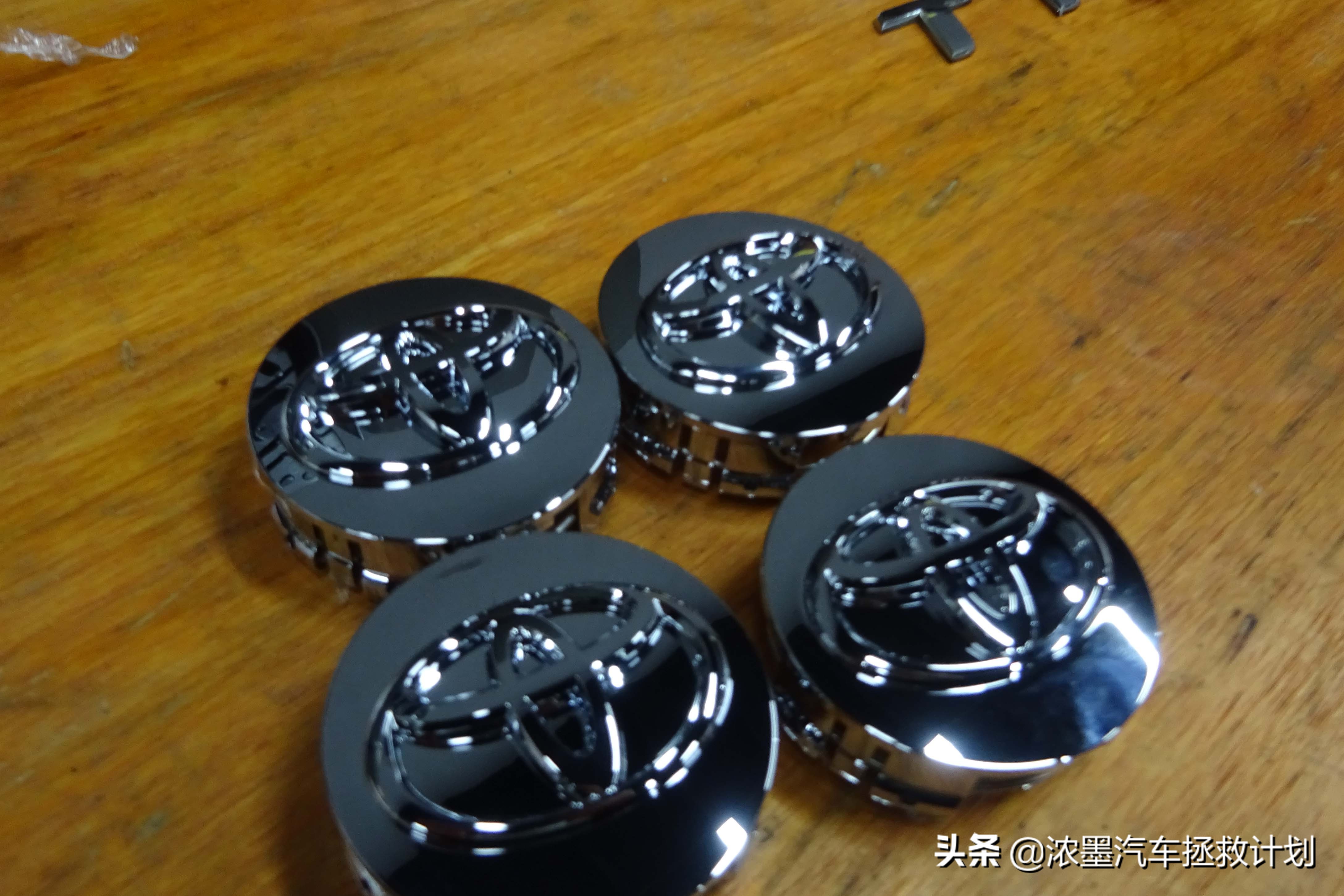 「璀璨明珠」修复整备一台破烂不堪的丰田皇冠，重新焕发盎然生机