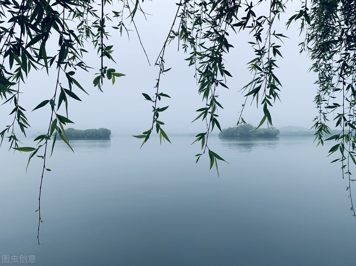 绿竹入幽径，青萝拂行衣，长歌吟松风，陶然共忘机