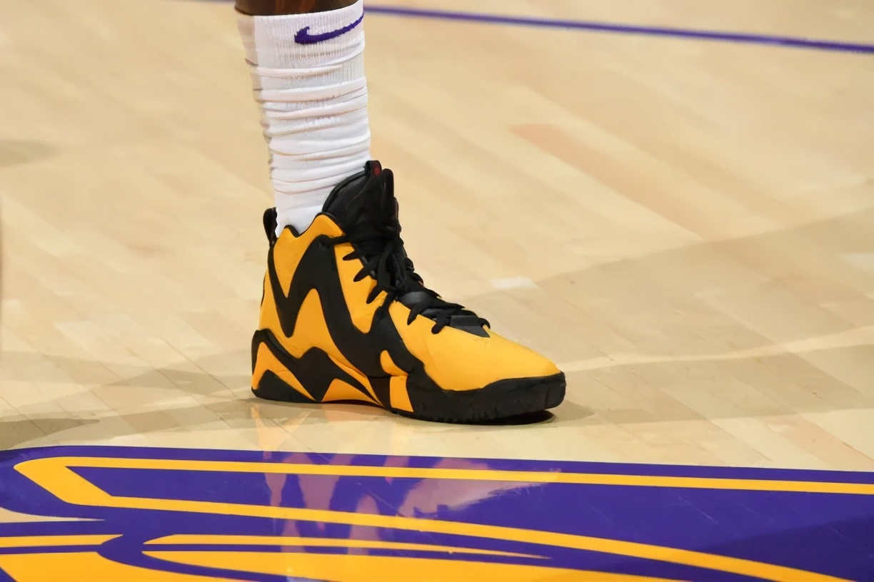 nba球员上脚aj35(NBA球员上脚：塔克穿AJ35北卡蓝，NBA全明星球衣来了)