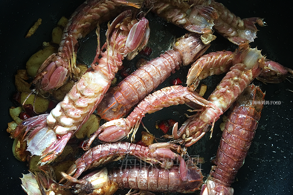 皮皮虾最好吃的做法，不是水煮和清蒸，教你正确做法，一盘吃不够
