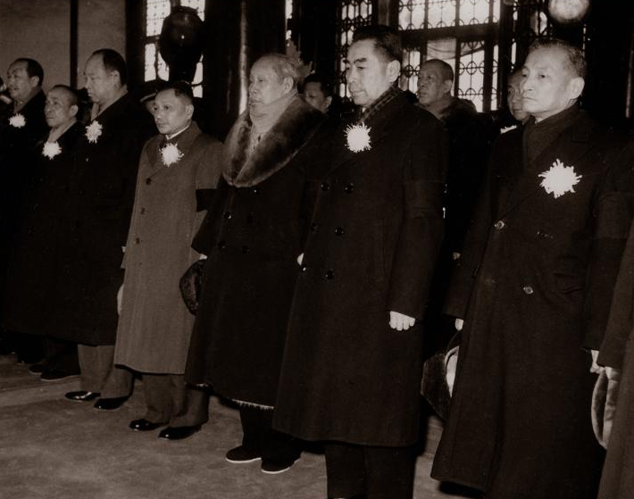 1974年彭老总去世，周总理：将他骨灰送到成都，不得换盒不得移动