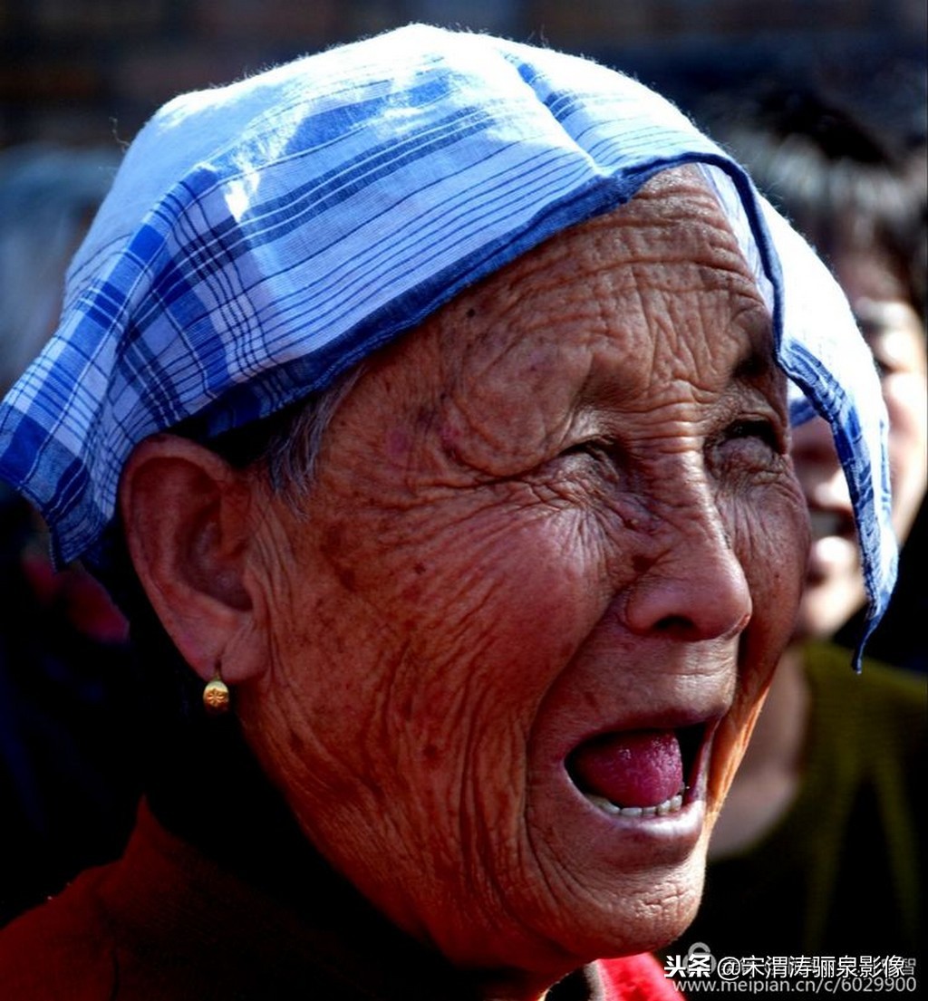 近40年来,因我至小就生活在农村,对农村农民的感情很深,经过我38年来