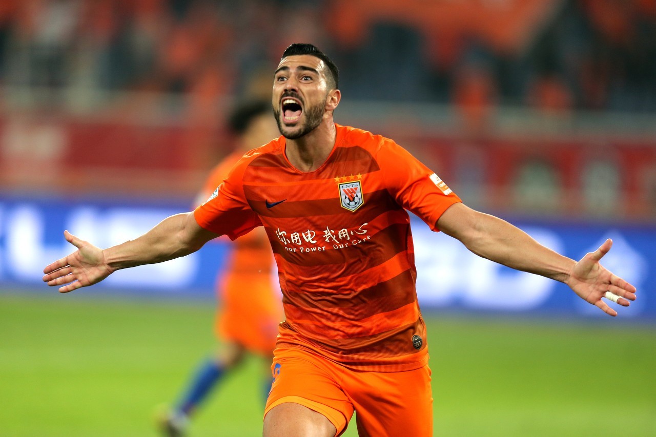 1985年出生的意大利足球运动员2016年7月11日,山东鲁能队以1525万欧元