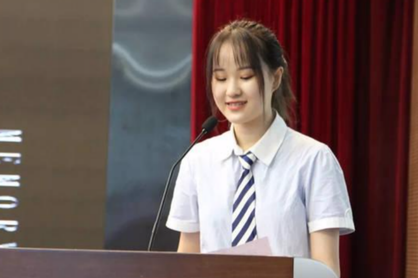 巾帼不让须眉，苗家女714分勇夺文科状元，说：要听自己的声音