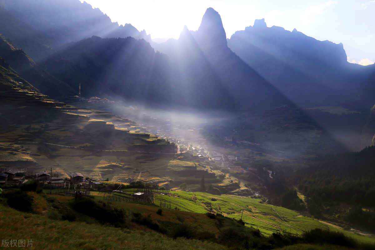 国家地理评出的中国十大“非著名”山峰，人少景美故事多