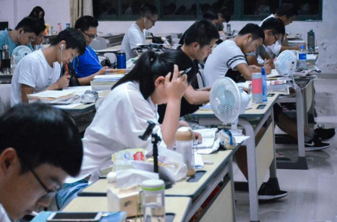 全国“研究生院”排行，清华北大未居榜首，垫底985高校略显尴尬