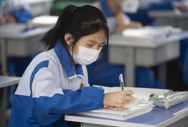 高考前的3次模拟考未过400分，考本科还有望吗？听听班主任的回答