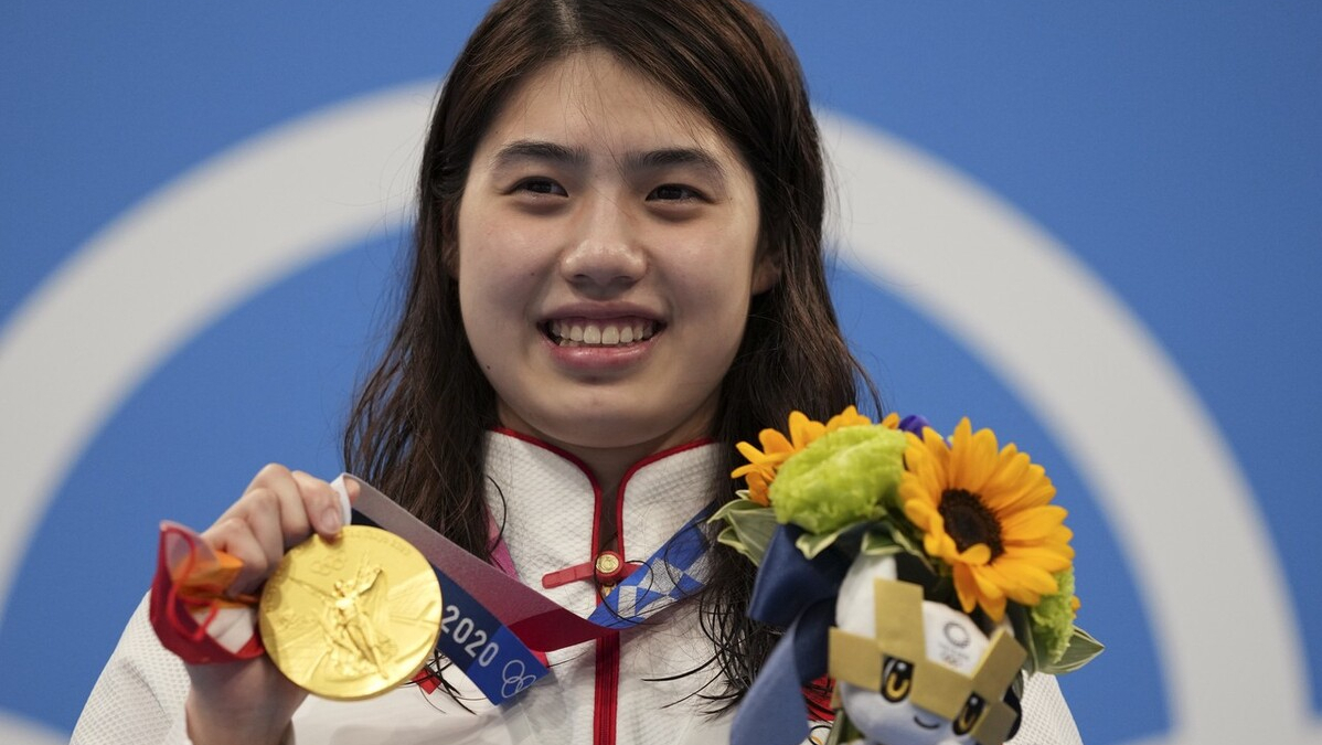 游泳和跳水项目的解说员由张萌萌领衔,山东妹子张萌萌曾经是一名花