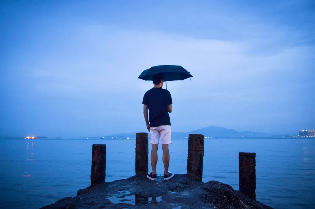 这部写满人性堕落的《人间失格》,却治愈了无数不开心的人