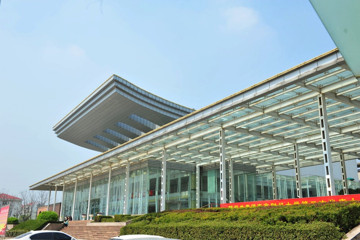 根据专业特性来定大学，搜寻了4所适合文科生的本科大学，重点