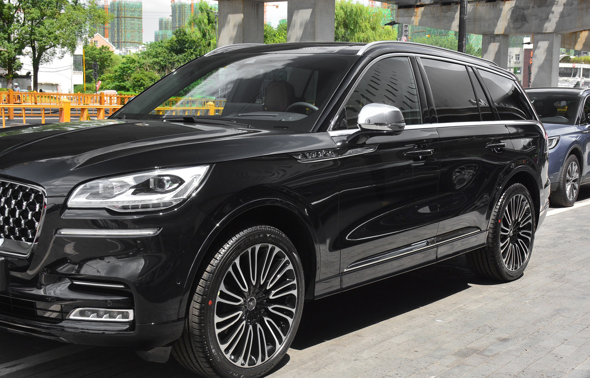 出于大多数考虑7座豪华suv对人来说,奥迪可能是首选q7这款车,除了产品