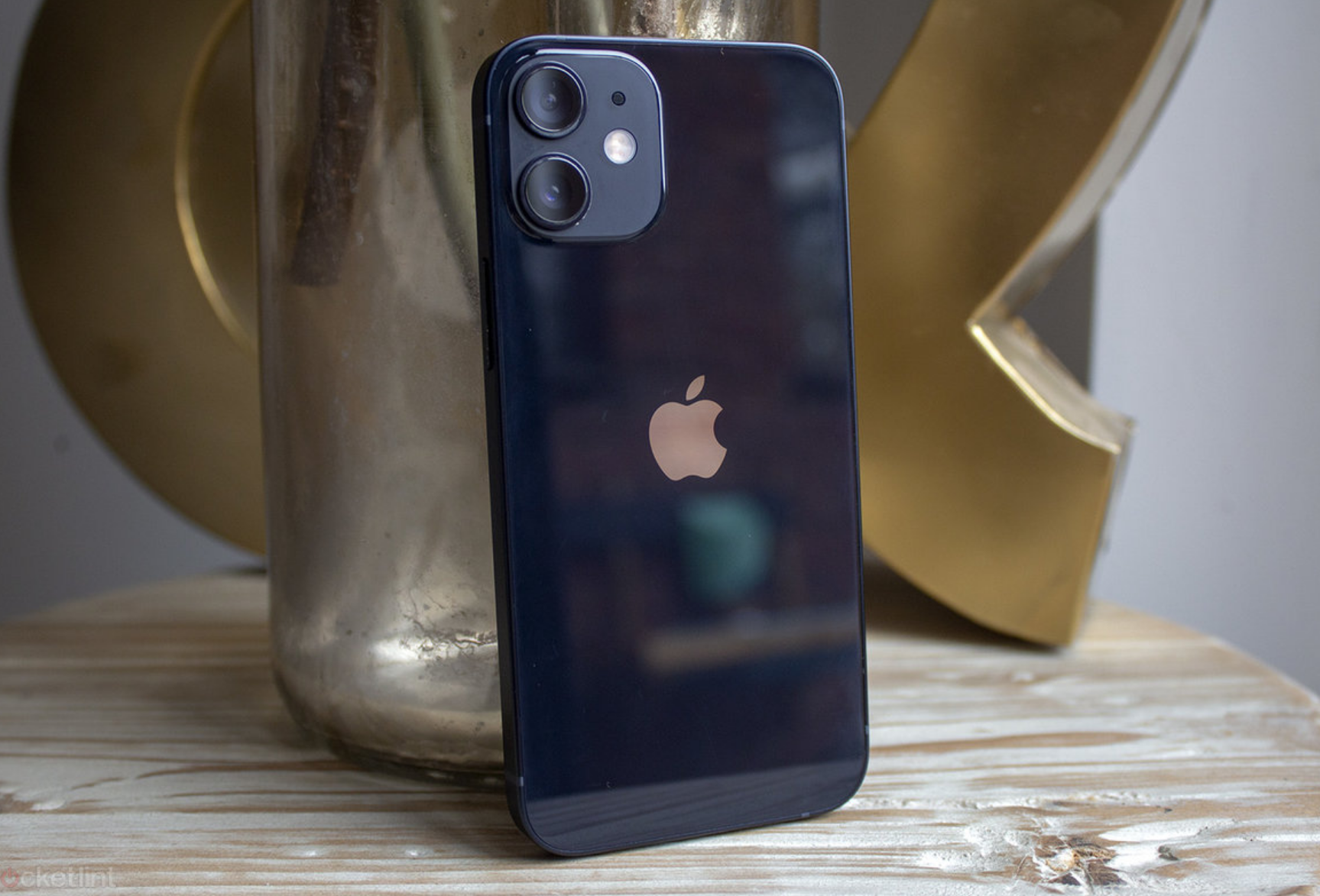 iphone 12 mini:与上面相同,但更小