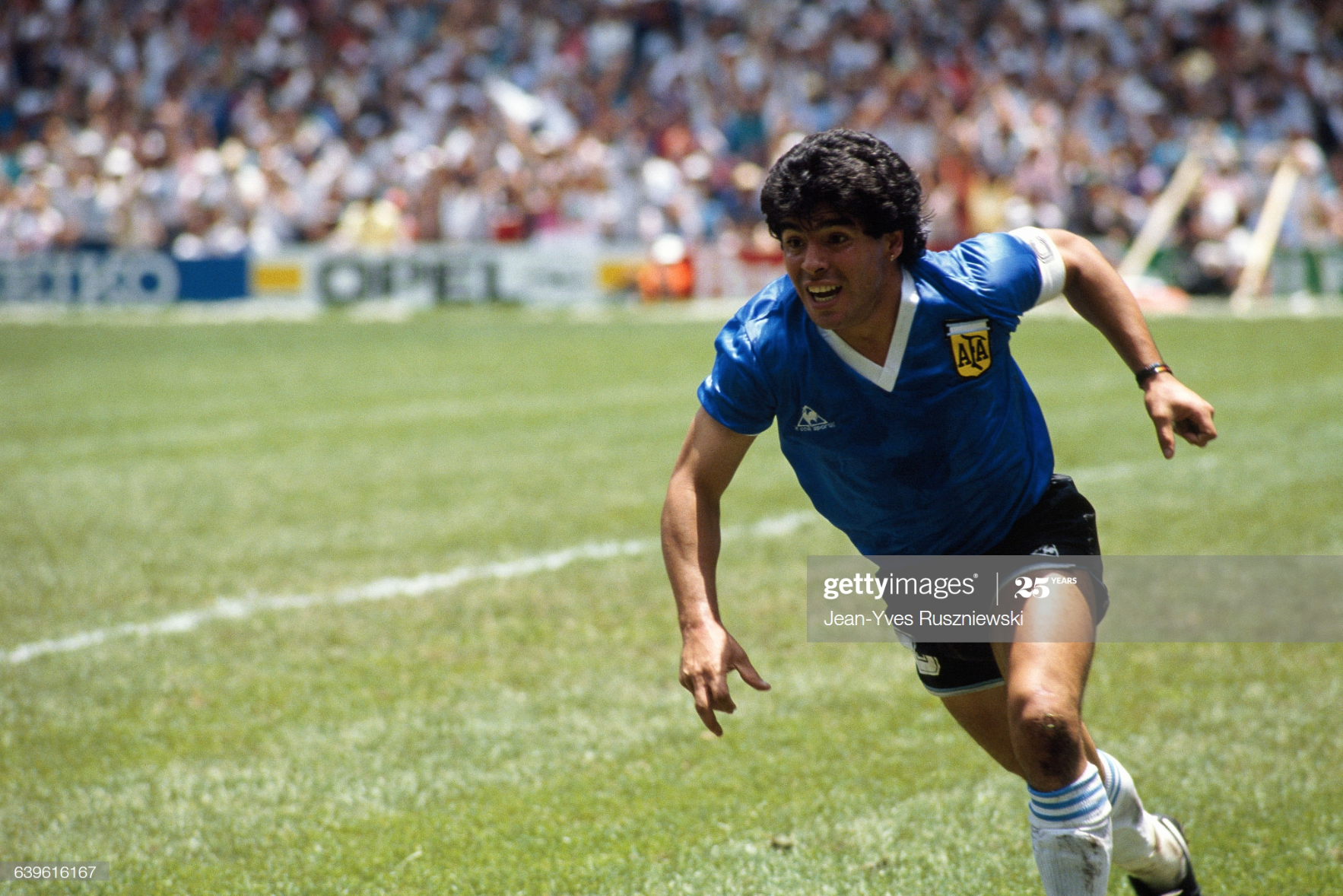 阿根廷1986年世界杯冠军原因(1986年阿根廷世界杯夺冠，马拉多纳封神，但2年前他们曾输给国足)