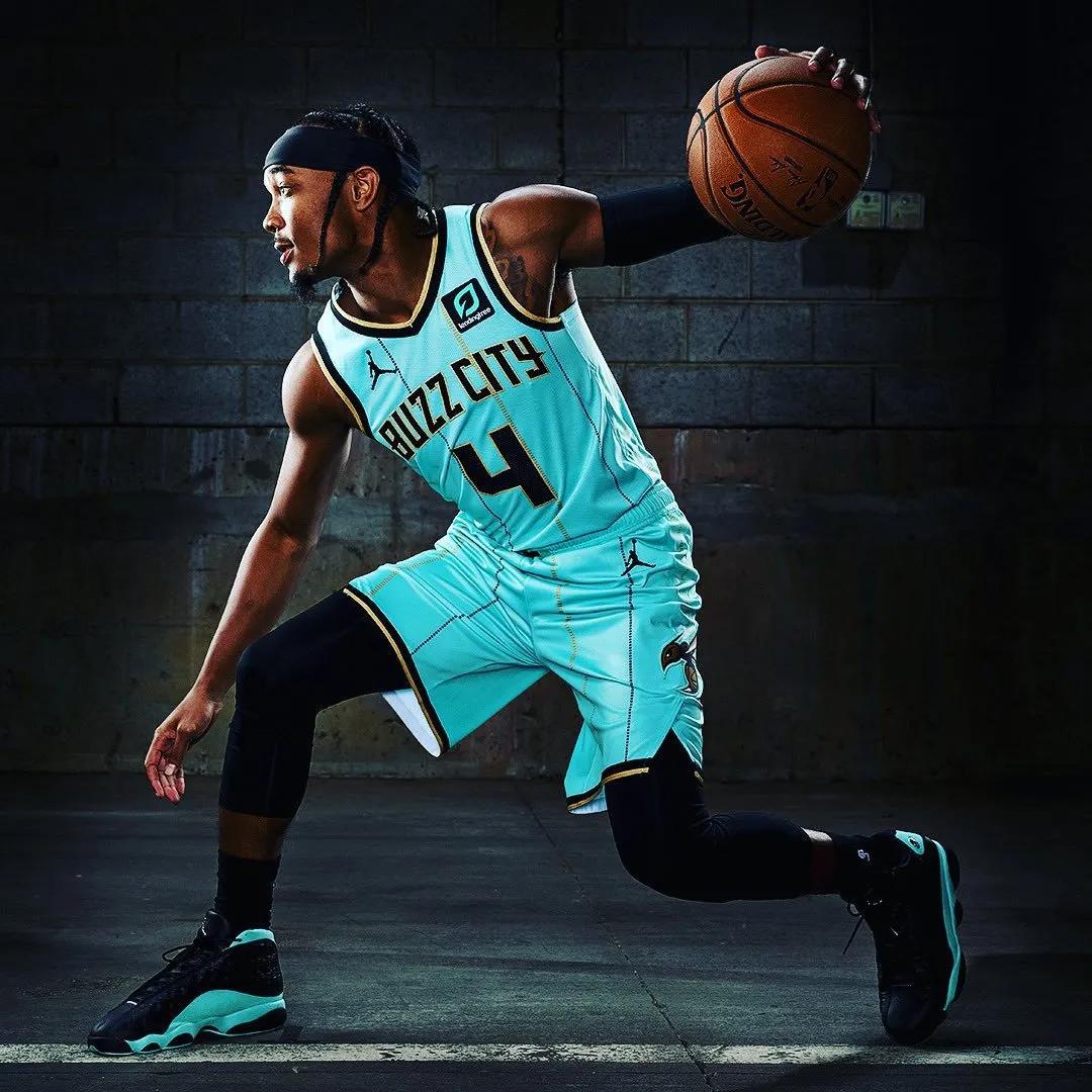 nba有哪些球隊有短袖版球衣（NBA球員上身：新賽季城市版球衣，獨行俠和猛龍隊很帥）