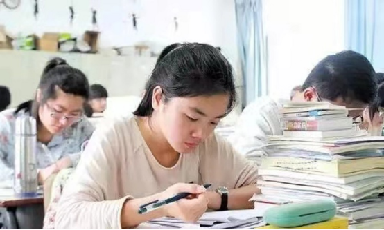 两个学生，中考同样都是700多分，为何3年后高考成绩相差很大？