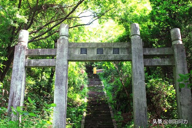 传说他是为孙中山祖上寻龙点穴的风水大师