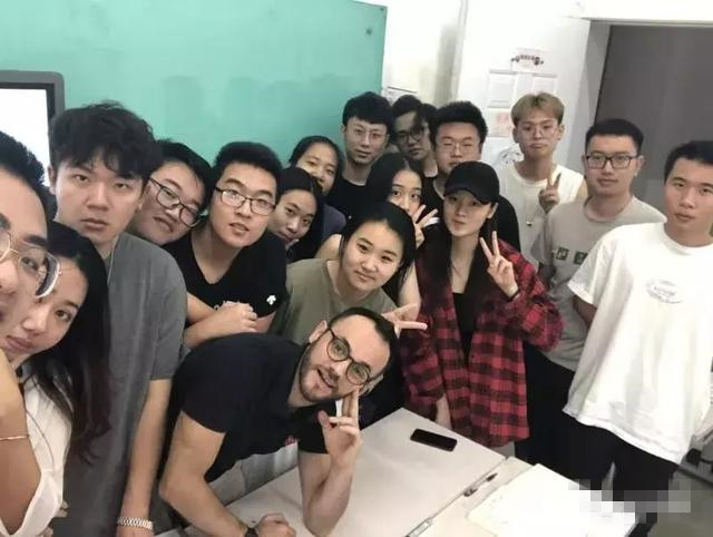 喜迎教师节，泓钰意大利语培训学校今天举行庆祝晚会