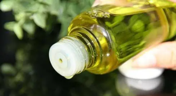卸妝真的很重要！分享4款熱門好用的卸妝油，溫和高效膚感好
