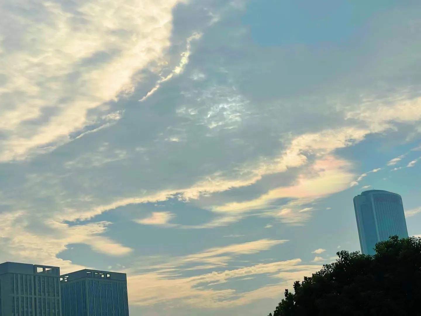 静察己过，勿论人非，毕竟人言可畏