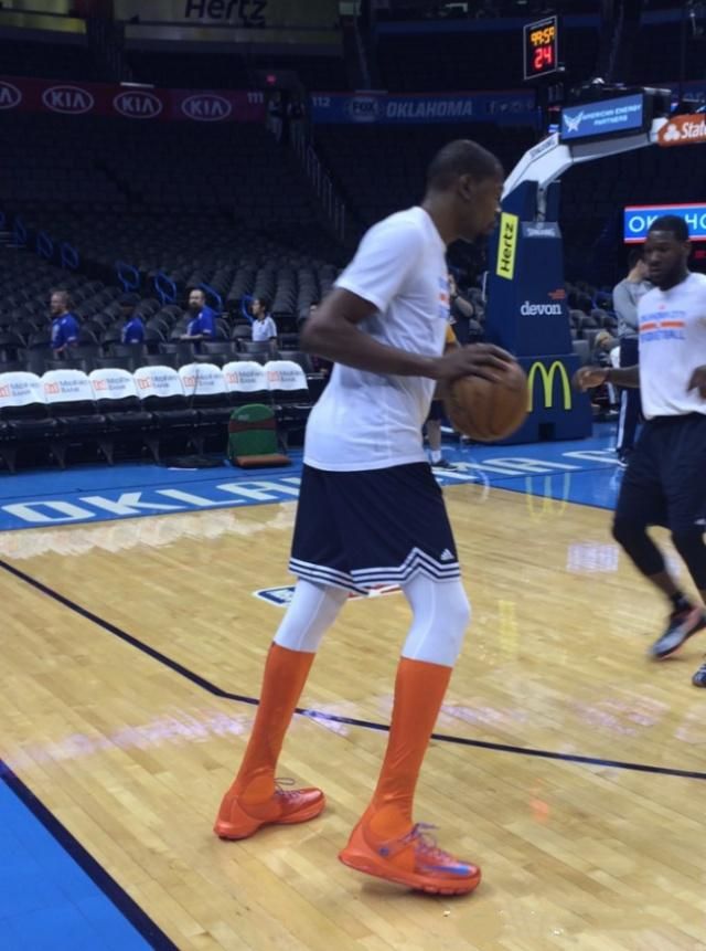 nba有哪些穿杜蘭特的鞋子（NBA5大球鞋之最：杜蘭特球鞋像長筒靴，彈簧鞋增加彈跳5cm被禁止）