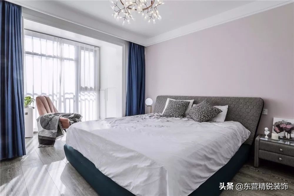 30款卧室阳台装修效果图，卧室阳台窗帘这样装真美