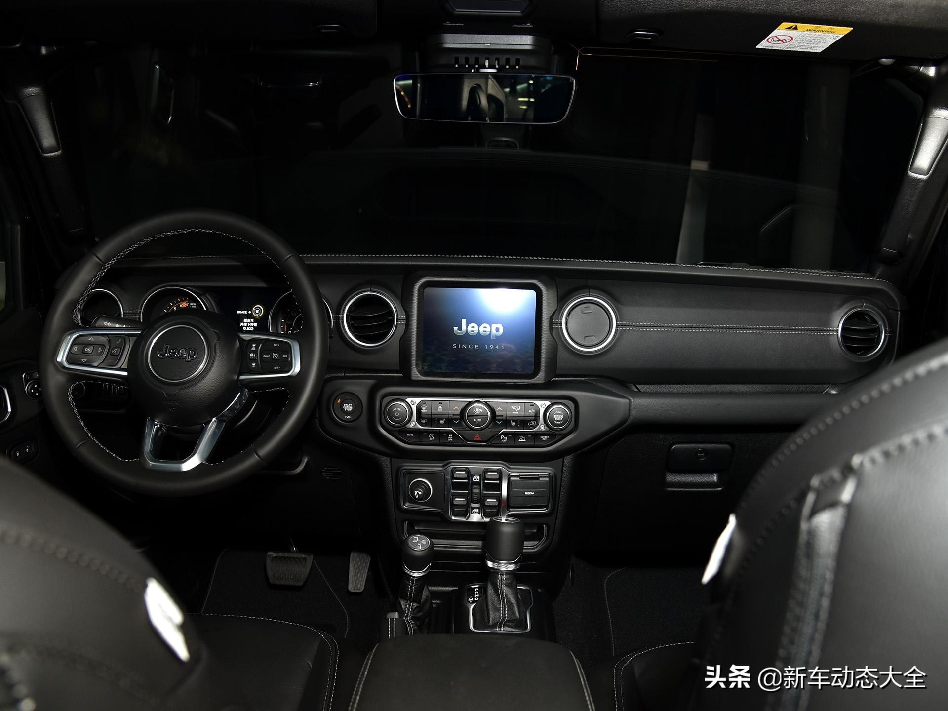 2.0T高达400牛·米，进口越野SUV，3米轴距硬汉四驱，实拍牧马人