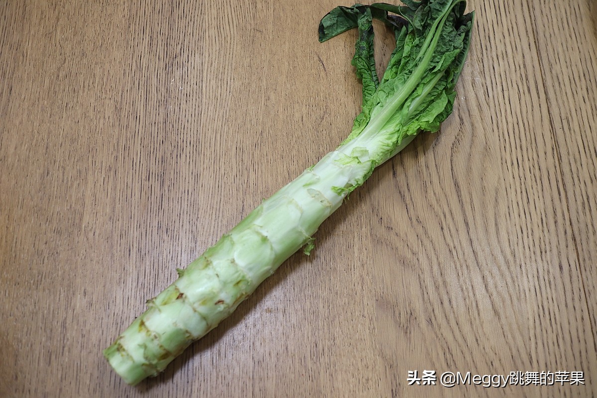 低脂低卡的炝拌莴笋丝，清香脆嫩不上火，简单一拌特开胃
