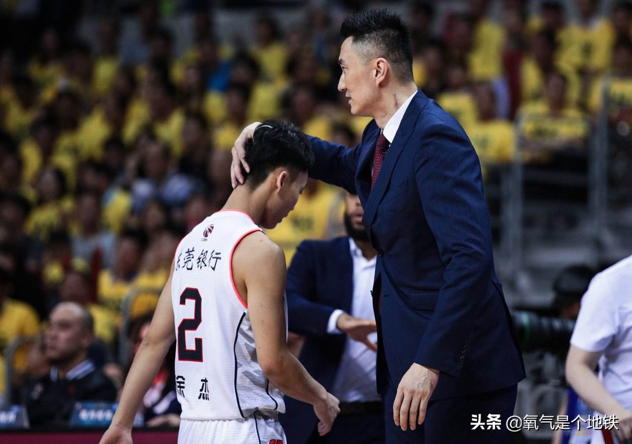 cba林书豪为什么罚款(林书豪都离开CBA还被罚款55万！理由更绝：没有按规定穿着)