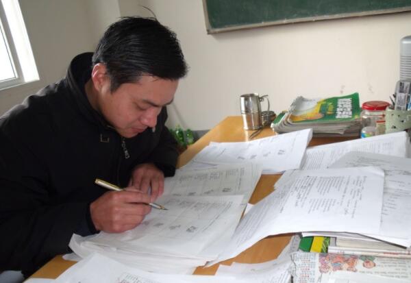 一二年级小学生不留作业不考试，家长表示担忧，老师却说没关系？