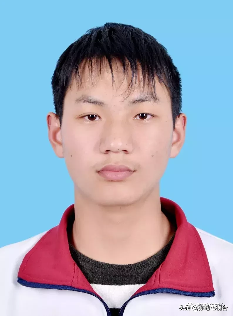 弥勒这几十名少年，真棒！有你母校的吗？