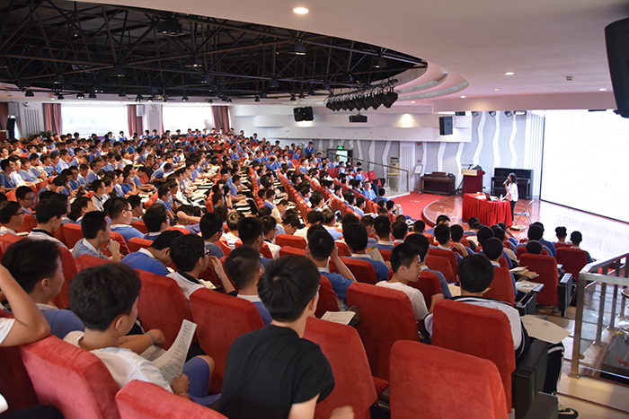 遭遇公车痴汉后，21岁的她要成为性教育界的扛把子