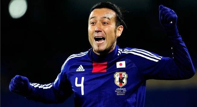 力量型中卫田中斗莉王2004年亚洲杯中三都主还有一名队友也是"买青