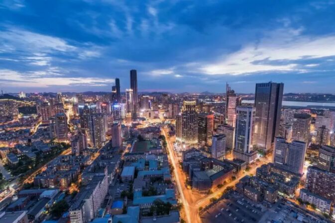 同样位于蒙东的通辽和赤峰，谁的综合实力更强？