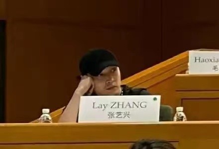 哈佛课堂上的张艺兴，上网课的陈学冬，偶像们都开始努力了