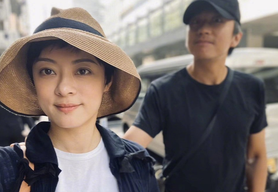 邓超、孙俪真挺般配的，两人穿啥都像情侣款，真挺有默契的