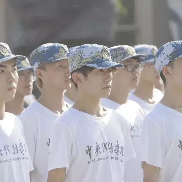 是哪家大学这么惨，只有一栋教学楼？