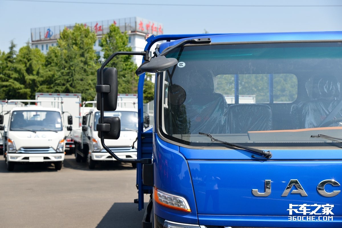 搭载170马力安康国六发动机，实拍5米2江淮骏铃A8载货车