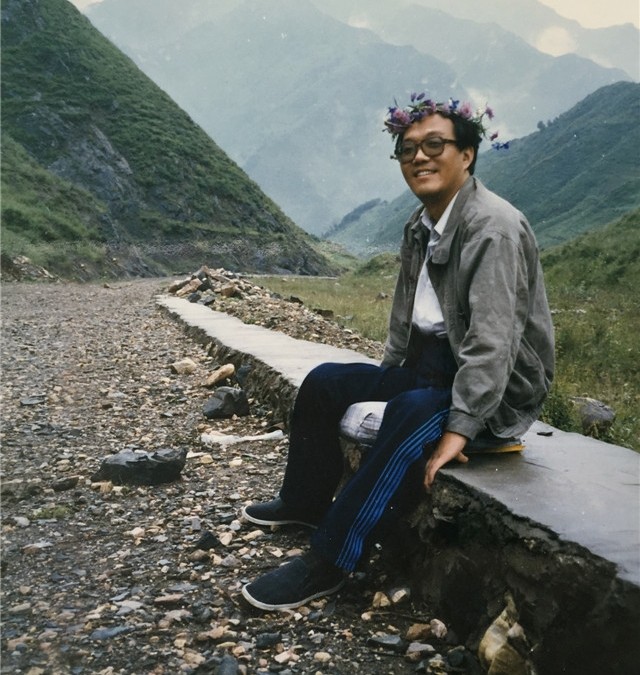 史铁生：21岁瘫痪，31岁执笔坚持写作28年，脑溢血去世，一生励志