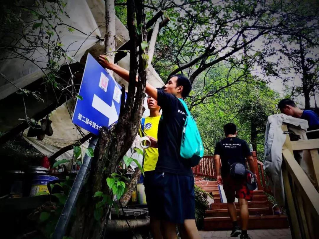 父母抛弃、爷爷去世，“山里娃”逆袭考上211，却成为边防战士，如今复学又考第一！