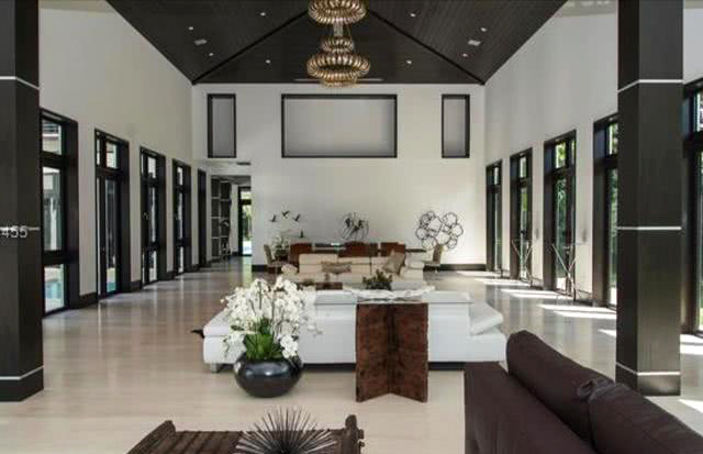 nba球员的豪宅（球星住宅多豪华？詹姆斯2300万豪宅令人羡慕，1472平方带篮球场）