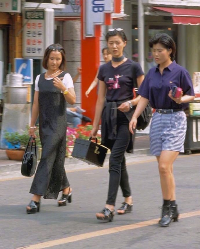 惊艳！东京90年代的“素人街拍”，没有PS滤镜，照样时髦得不像话