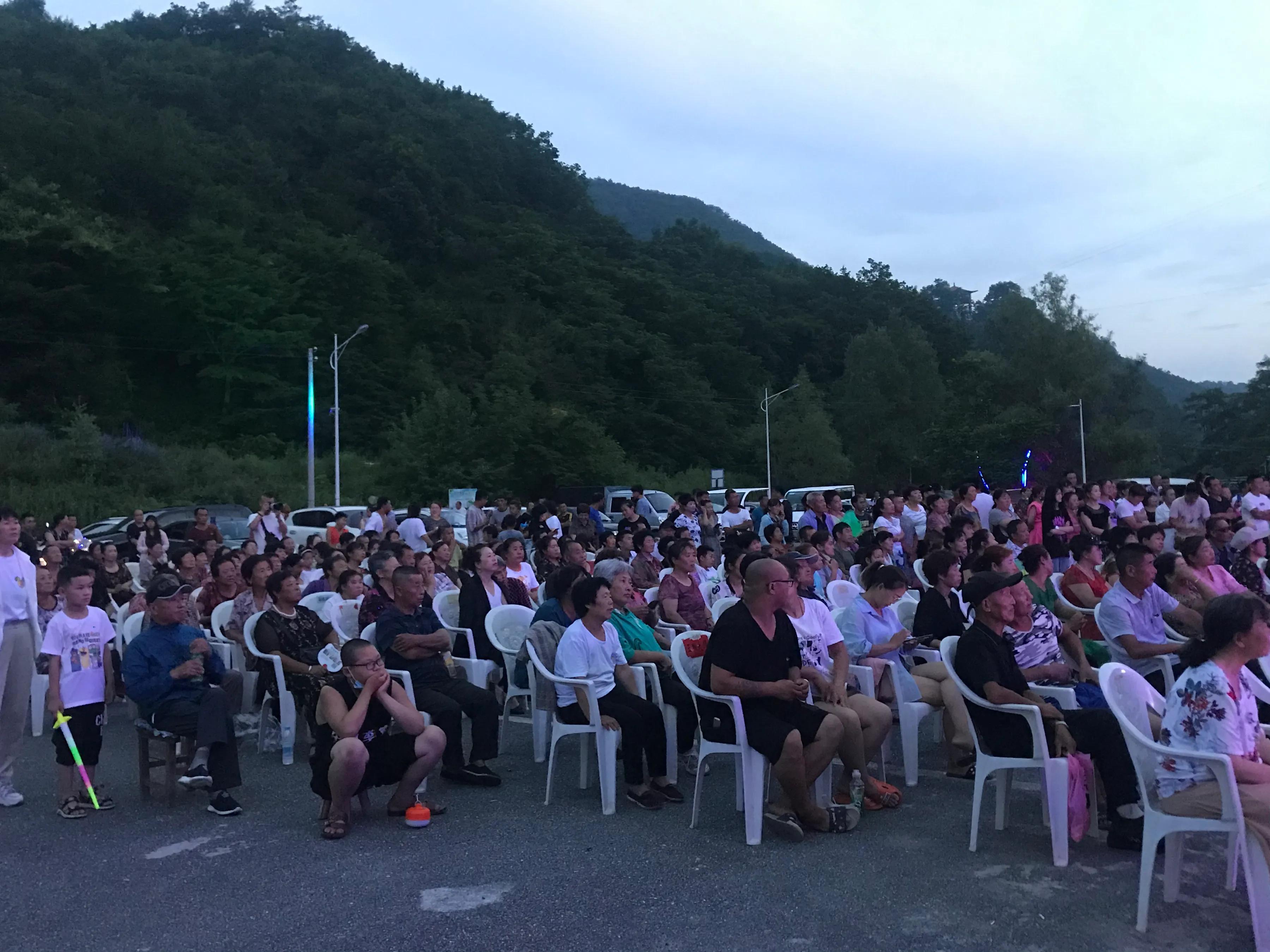 绚烂的鞍山市药山之夜，这个夜晚非常美丽