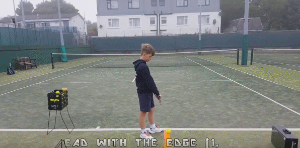 网球发球器怎么用(网球训练方法 l 第一期23种发球练习方法讲解，满满地干货)