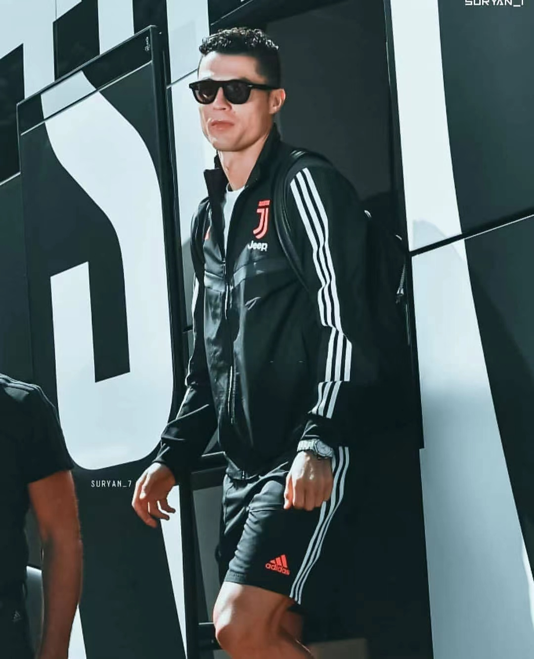 c罗超清壁纸4k全屏无水印红色("我接受失败 但我不会逃避"- c罗 第二