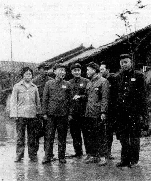 但被红军拒绝(1934年，重庆农民冒死救下的小红军，离开时是乞丐，报恩时成将军)