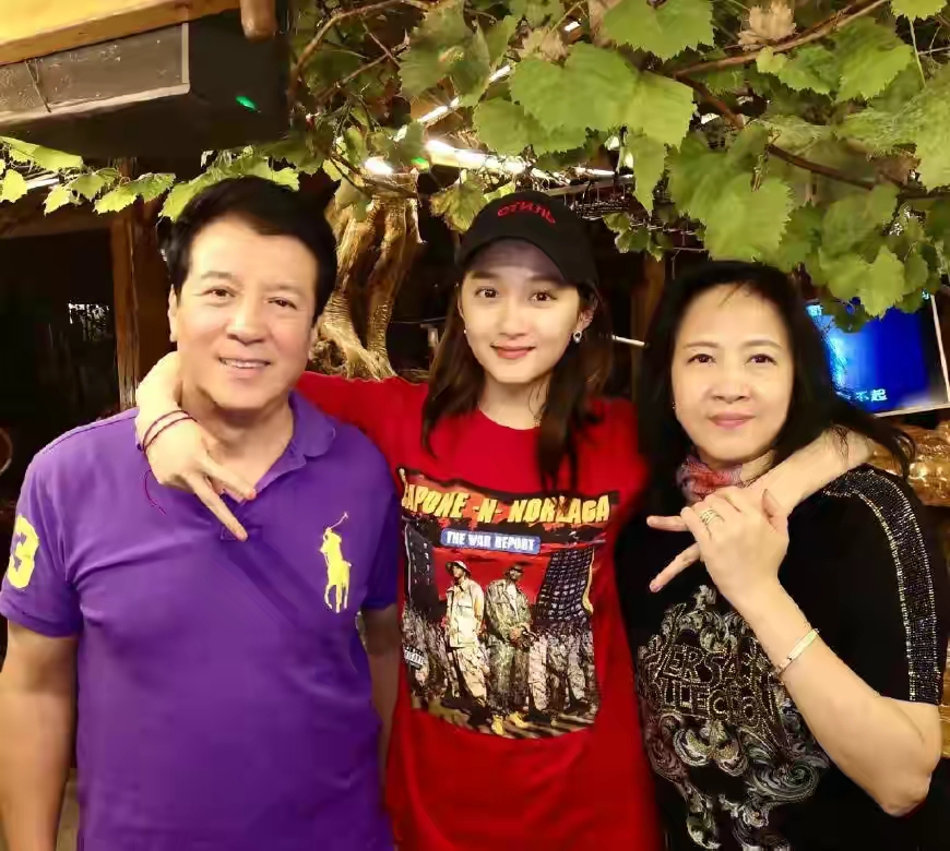不怕被骂不怕资源差，选定鹿晗不放手的关晓彤，比你想象的更痴情